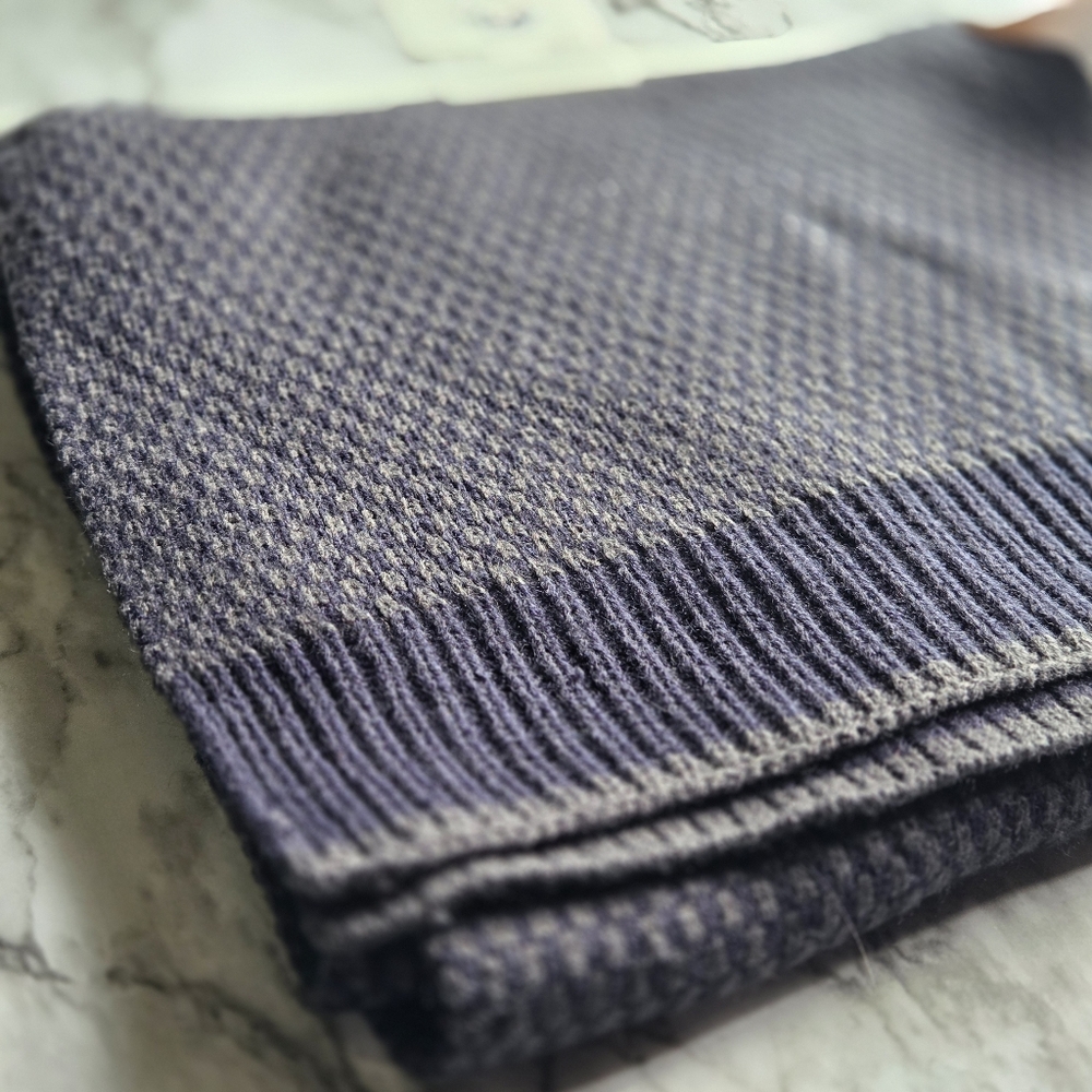 NWT Men's Navy And Gray Knit Scarf